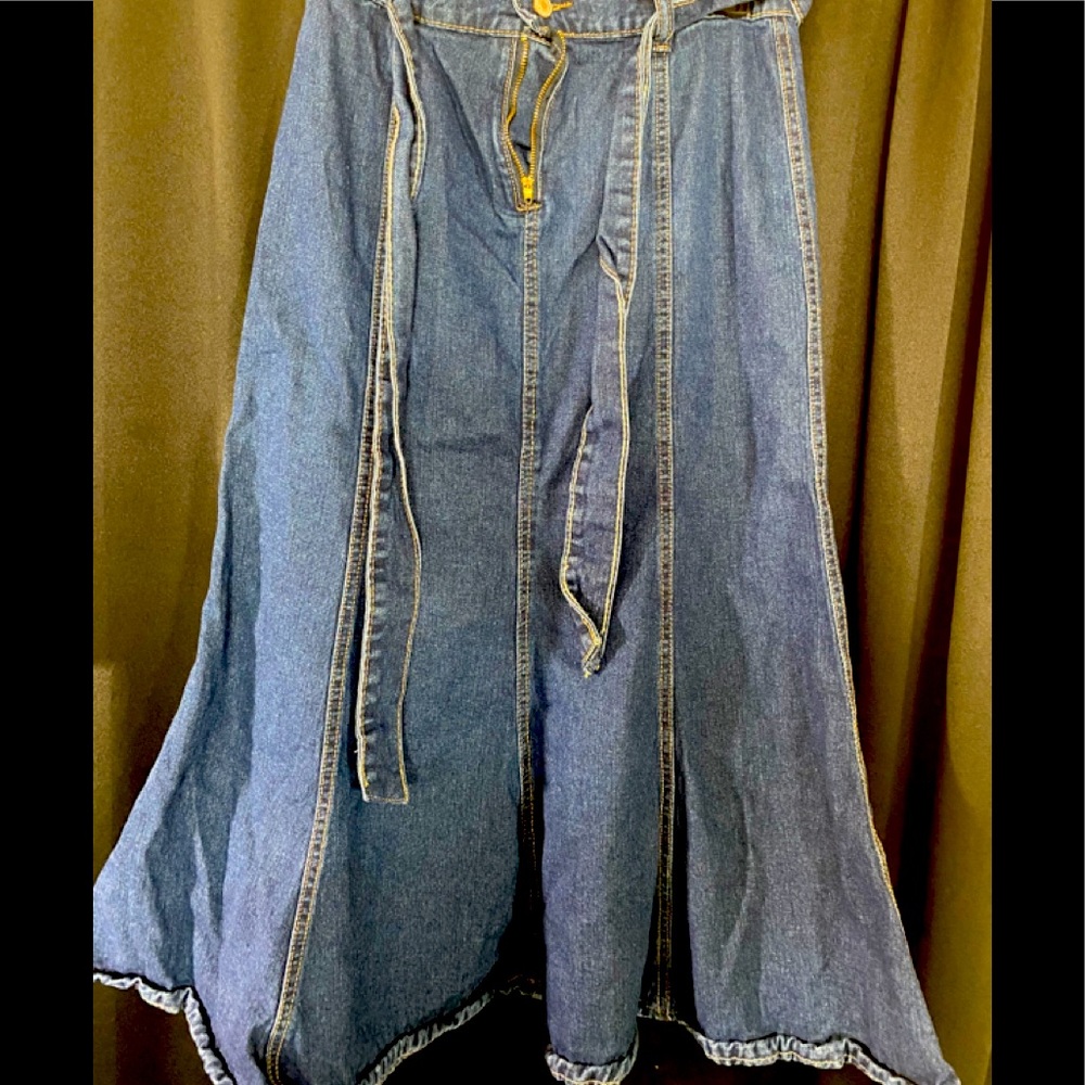 Jean skirt with attached tie belt